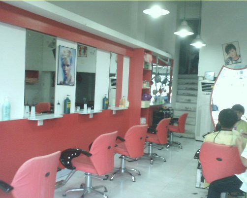 深圳莲花路彩田村美发店装修实景图 - 中国展览