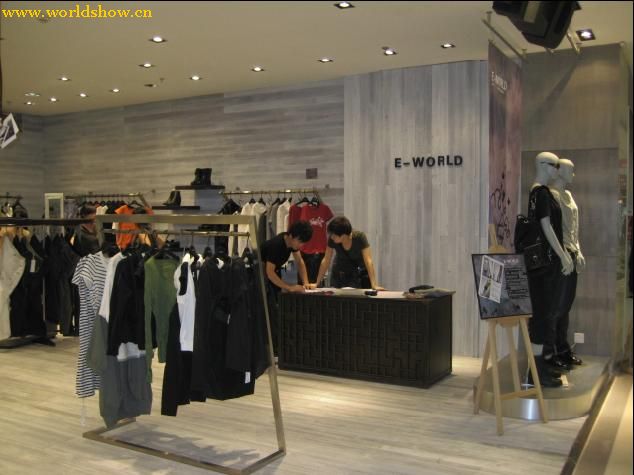 品牌服装店E-WORLD展台设计效果图欣赏 - 中